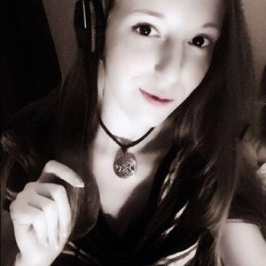 Meet your Posher, Selena